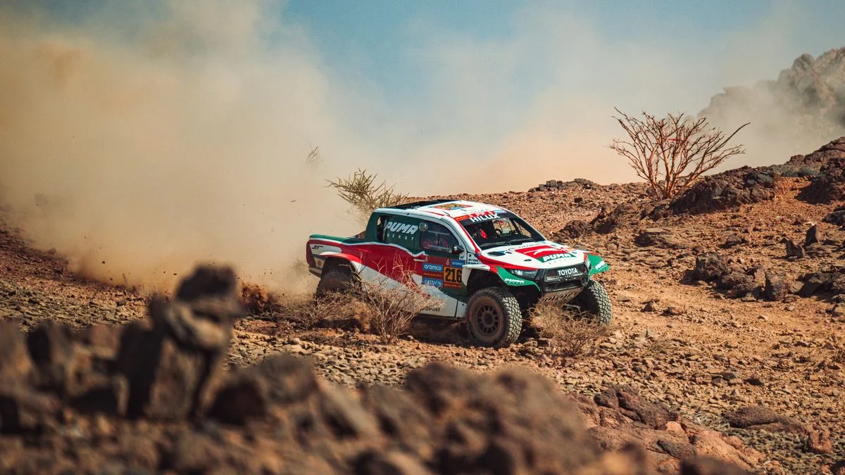 Juan Cruz Yacopini supera la "maratón" del Rally Dakar y Luciano Benavides gana en motos