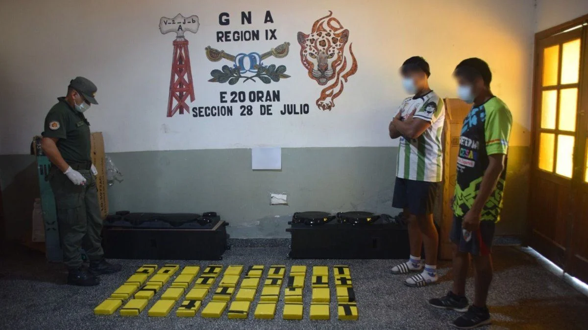 Los pararon en una ruta salteña y les encontraron 41 kilos de cocaína escondidos en parlantes