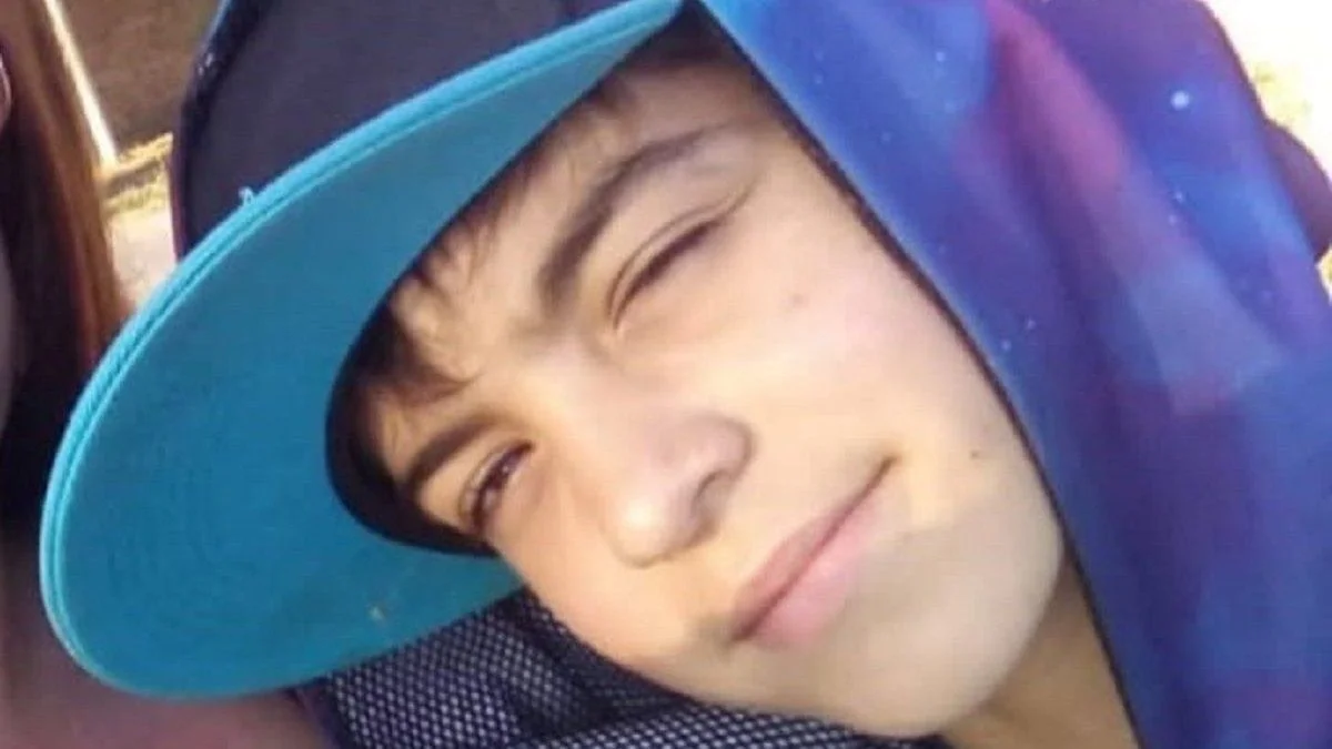 Desesperada búsqueda de un chico de 14 años que salió de su casa y aún no regresa