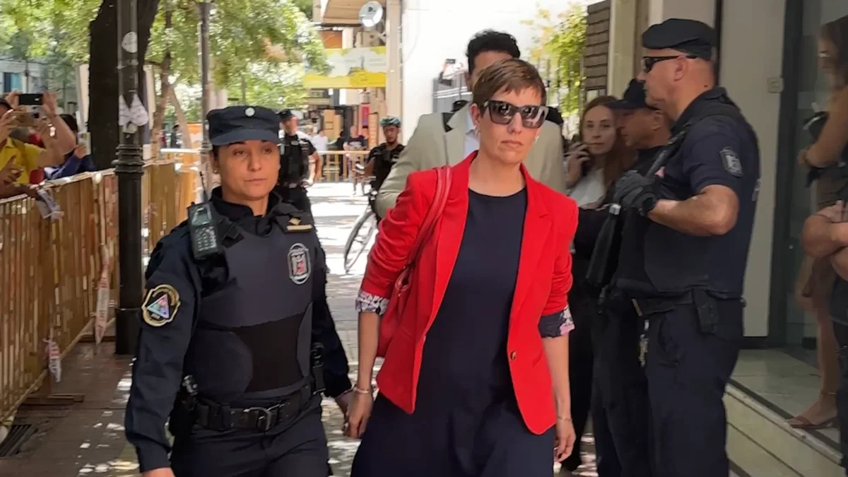 Alta tensión y gritos contra la ministra Latorre tras su defensa de proyectos mineros en la Legislatura