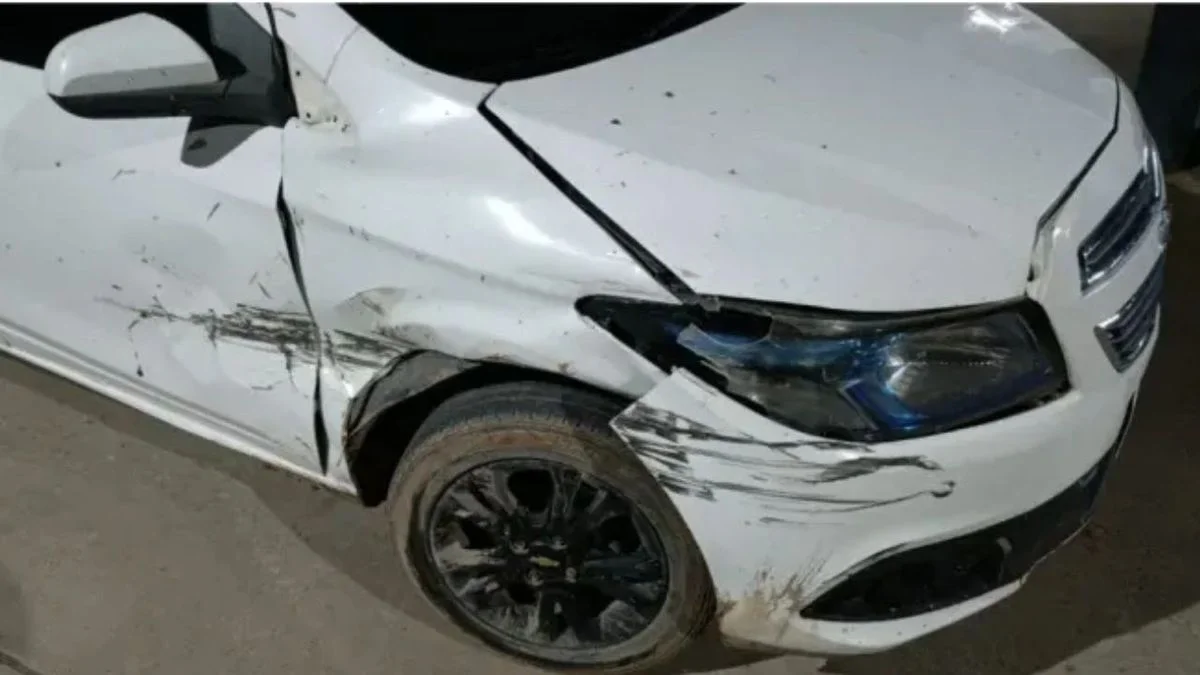 Insólito episodio en Lavalle: bebió cuatro veces más de lo permitido y chocó un auto estacionado