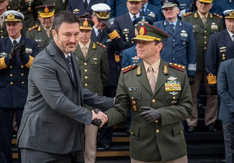 Luis Petri y Carlos Presti, el sucesor del mendocino en Defensa.