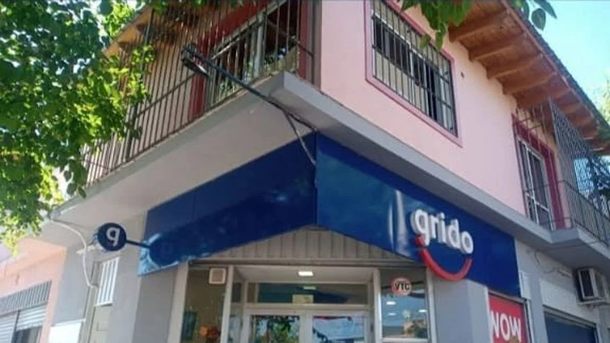 Robó en una sucursal de una conocida cadena de heladerías y fue detenido a las cuadras