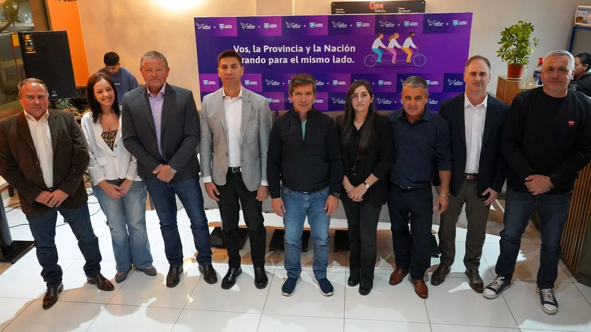 La Libertad Avanza y la UCR presentaron candidatos y pidieron el voto para seguir con el ajuste