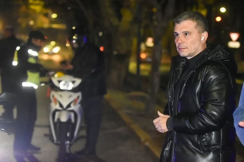 Diego Costarelli, intendente de Godoy Cruz, en uno de los operativos de seguridad vial.&nbsp;