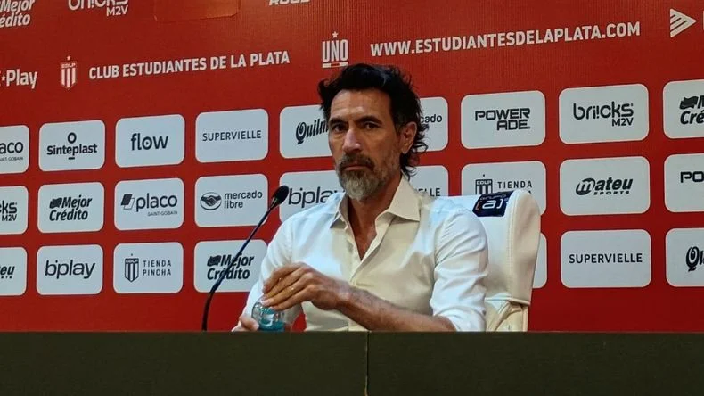 Eduardo Domínguez recibió un llamado de River.