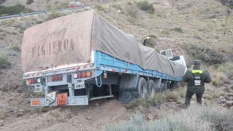 Impactante imagen del camión que se quedó sin frenos.