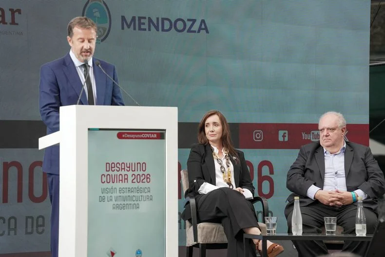 Con consignas para el futuro la Coviar tejió un velo sobre la crisis vitivinícola