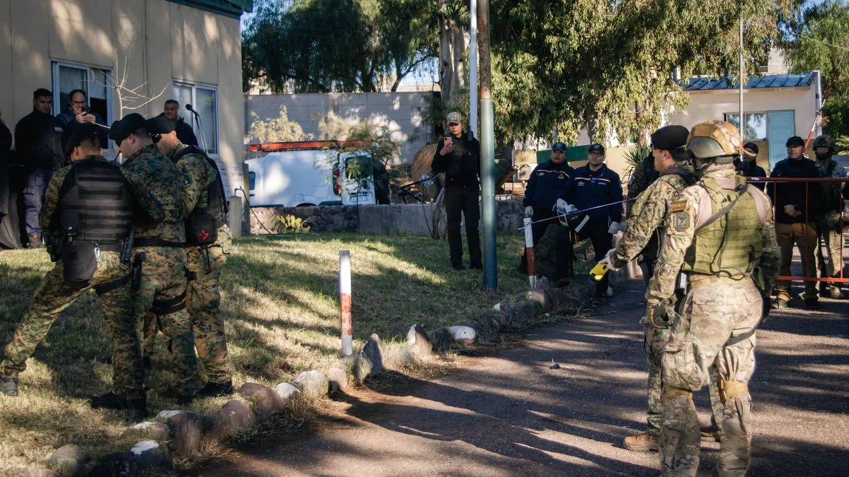 Con simulacros probaron las nuevas pistolas Taser que usará la policía de Mendoza