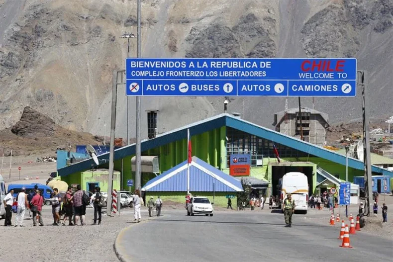 El paso a Chile volvi&oacute; a colapsar este s&aacute;bado por la tarde.