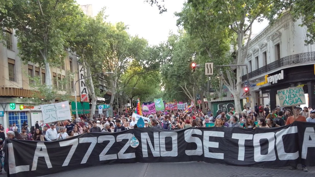Guardiana del agua cercada: 18 años de pulseada entre la Ley 7722, el poder político y las empresas mineras