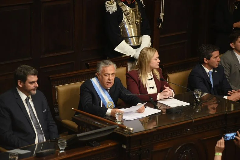 El gobernador Alfredo Cornejo ante la Asamblea Legislativa