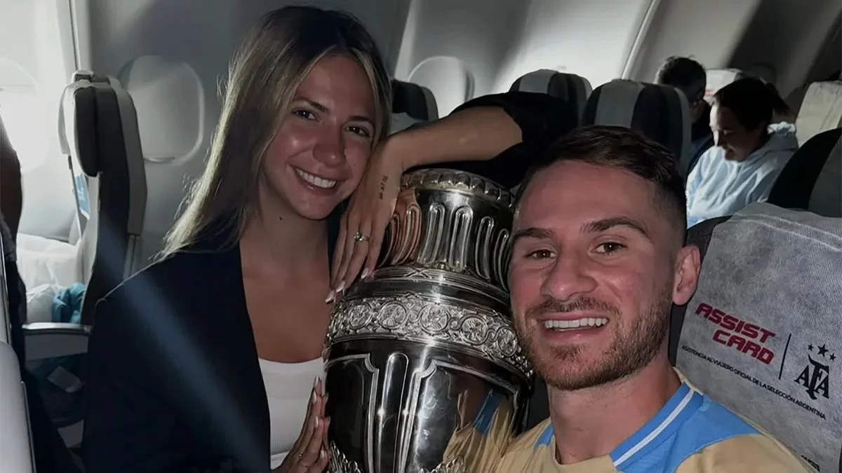 Alexis Mac Allister será papá: el tierno anuncio junto a Ailén Cova