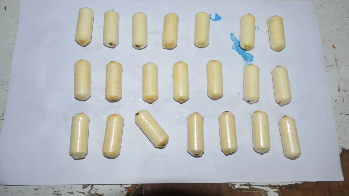 Detienen a dos mujeres que transportaban 215 cápsulas con cocaína ingeridas y dentro de medias