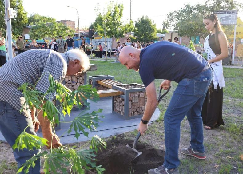 El intendente Esteban Allasino inaugura plazas antes de la veda para obras p&uacute;blicas por las elecciones.&nbsp;