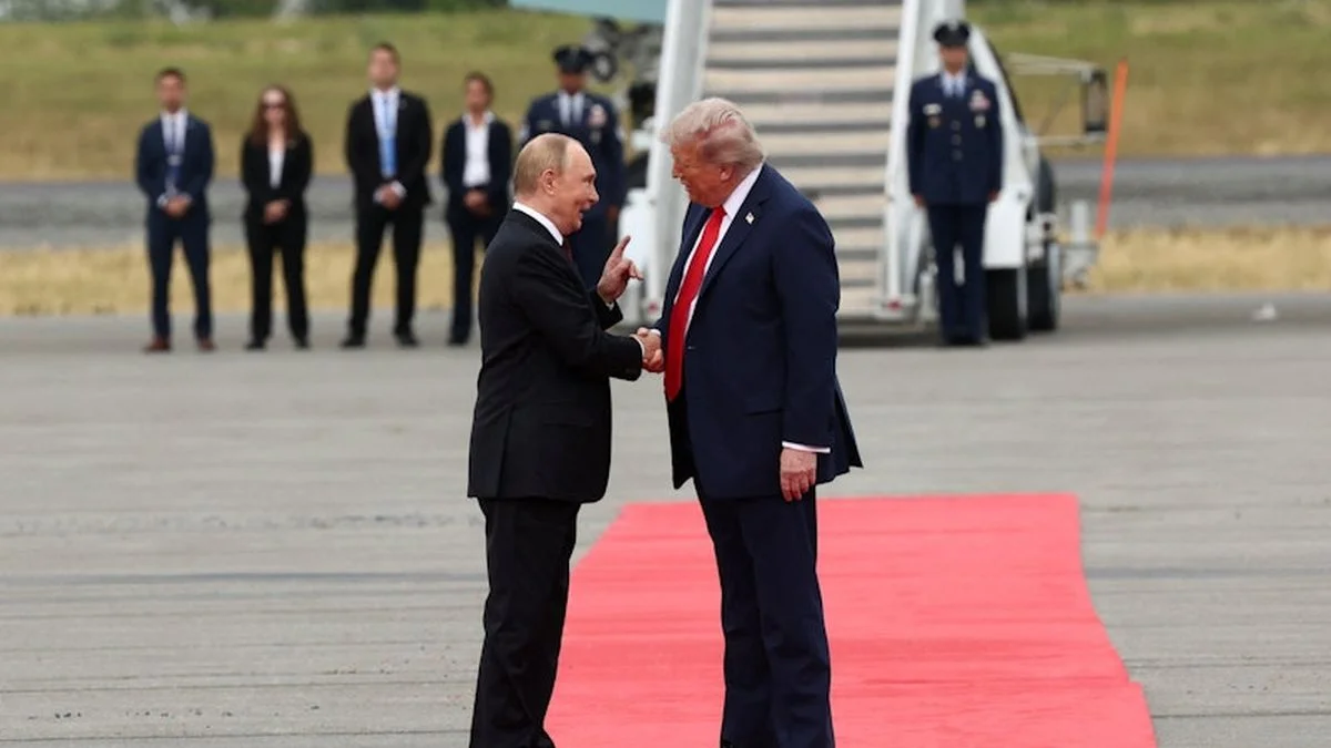 Donald Trump y Vladimir Putin se reunieron en una cumbre "fantástica" de casi tres horas marcada por controversias