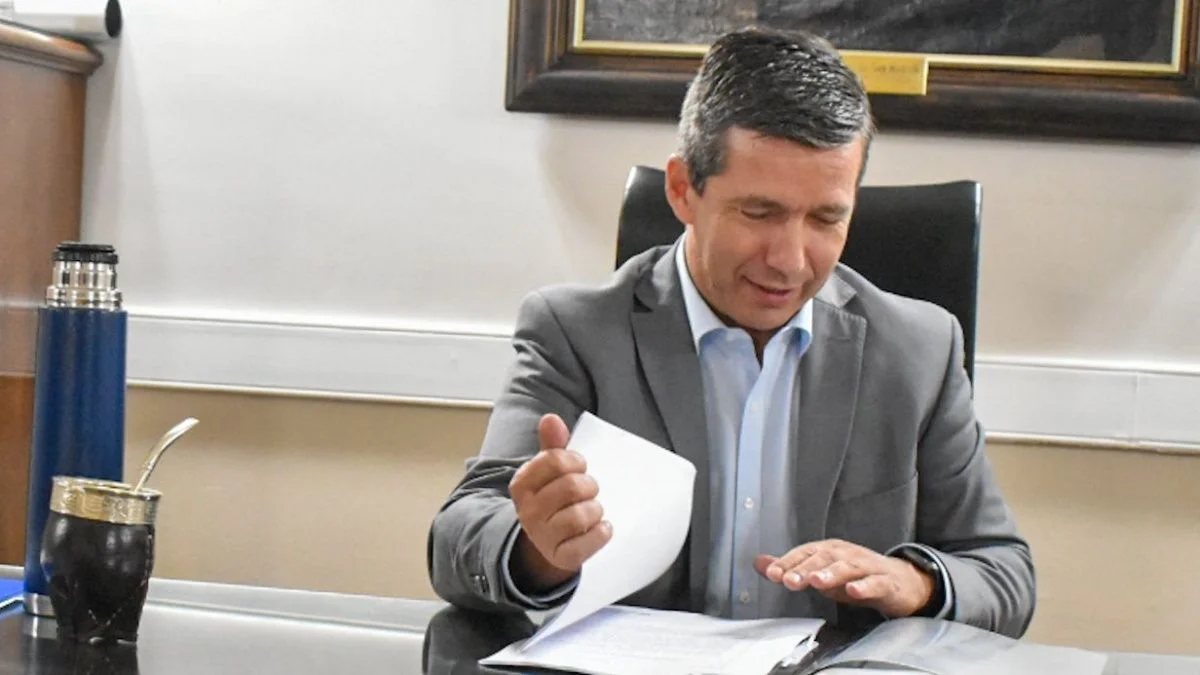 El jefe de Diputados rechazó la denuncia judicial de una dirigente del Pro que exige la banca de Janina Ortiz