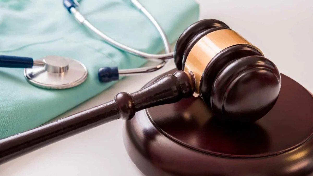 Excepción al tope salarial: el Gobierno busca detener la fuga de profesionales de la Salud y Justicia