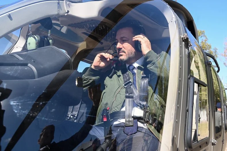 Luis Petri entreg&oacute; helic&oacute;pteros en Mendoza.&nbsp;