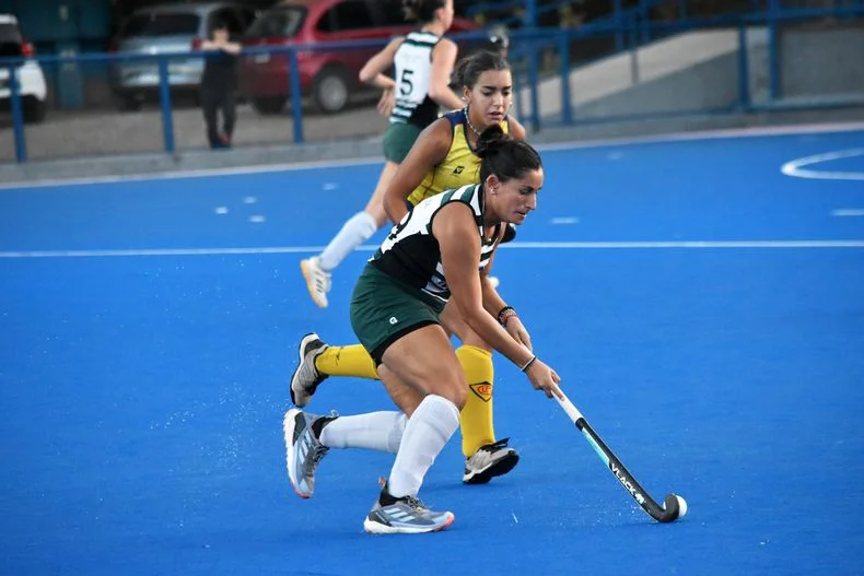 El hockey sobre c&eacute;sped tiene un l&iacute;der y cuatro escoltas.
