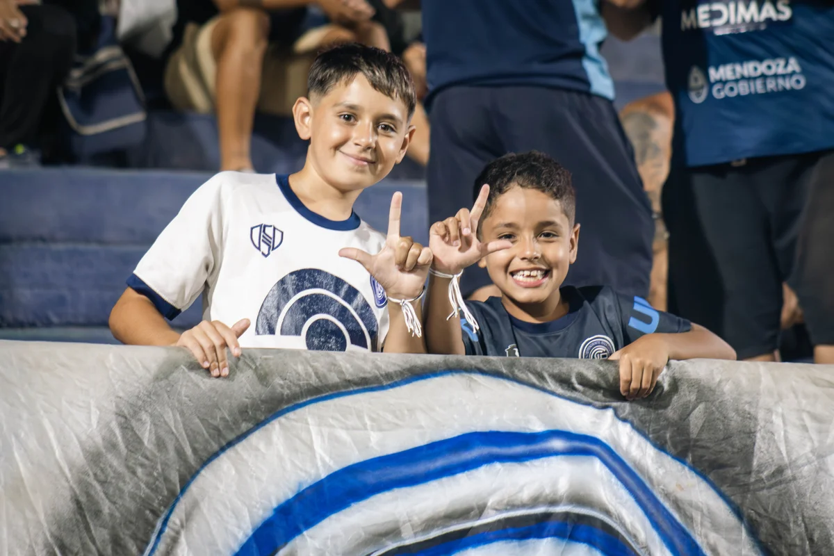 Hinchada Independiente Rivadavia - Lepra (2).jpg