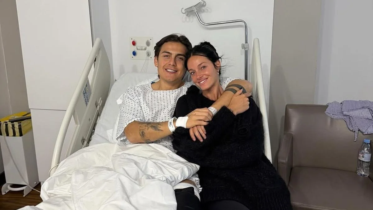 Oriana Sabatini publicó la primera foto de Paulo Dybala post cirugía