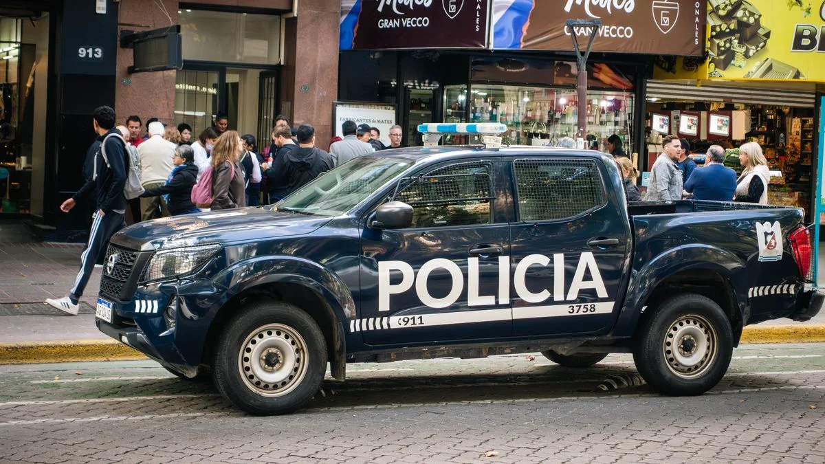 Delincuentes reventaron puertas y robaron varias oficinas de un edificio ubicado en pleno centro de Mendoza