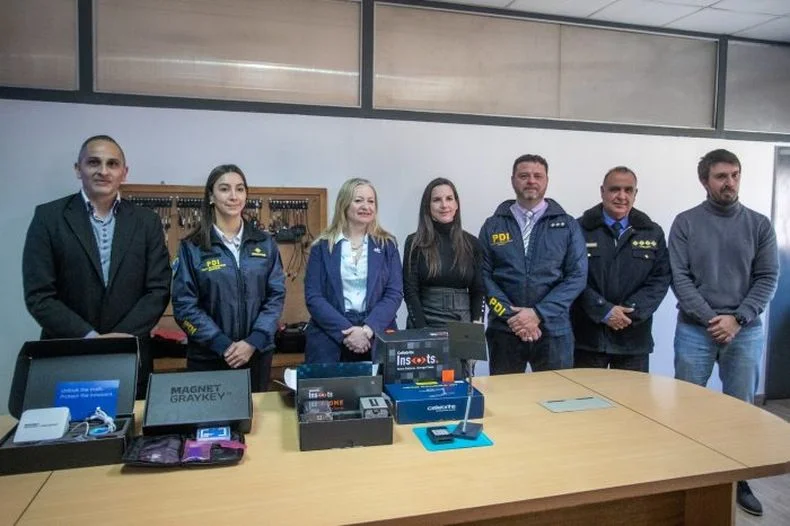 Funcionarios del Gobierno provincial durante la presentación de los nuevos dispositivos