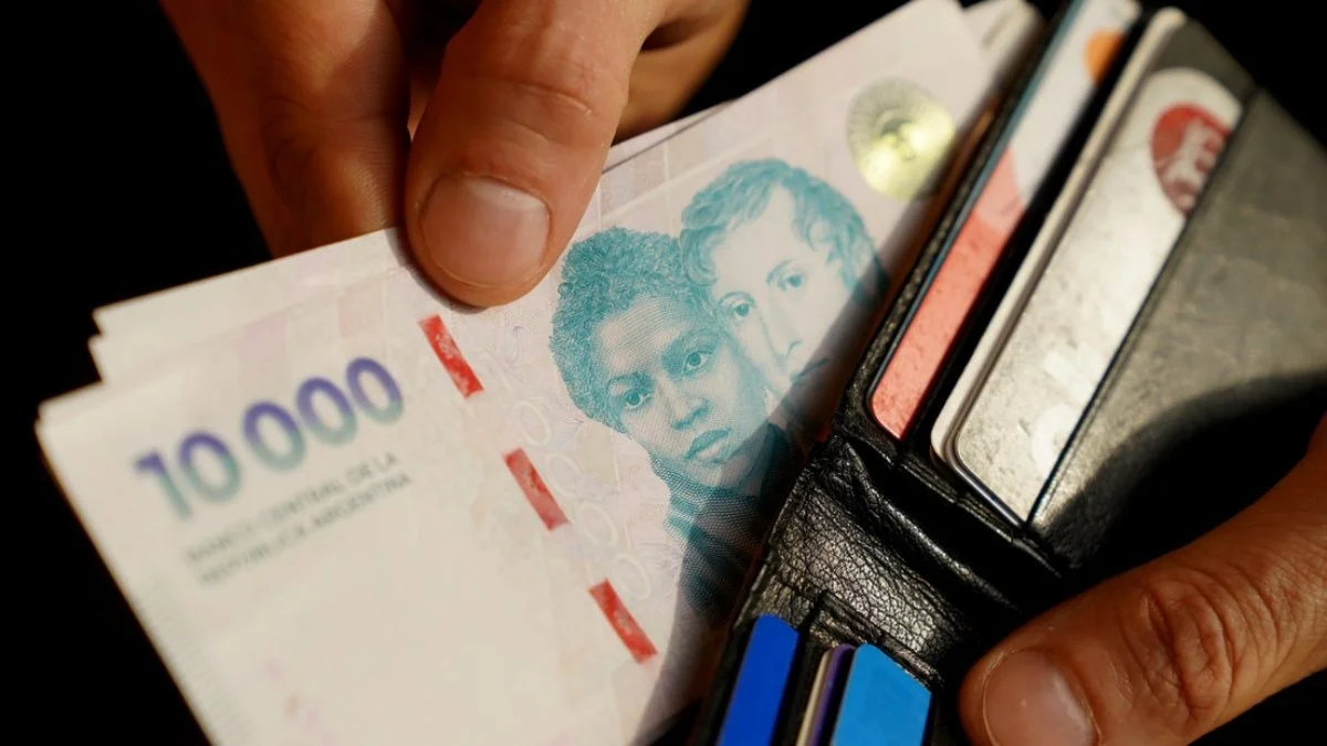 La inflación arrasó al salario privado, que subió menos de la mitad que el informal en marzo