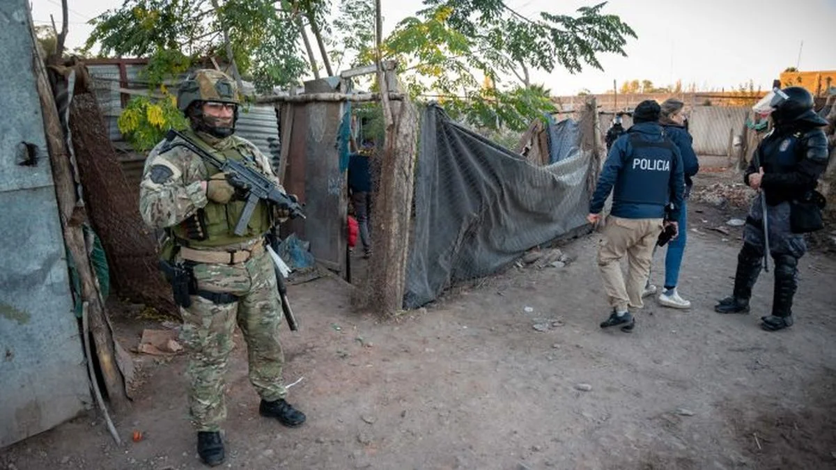 Por tiroteos y otros hechos de violencia: importante operativo policial en el asentamiento Castro