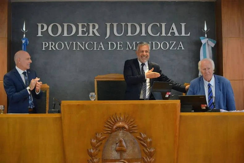 Dalmiro Garay, junto a Alfredo Cornejo y Pedro Llorente en el acto que despidió al supremo. 