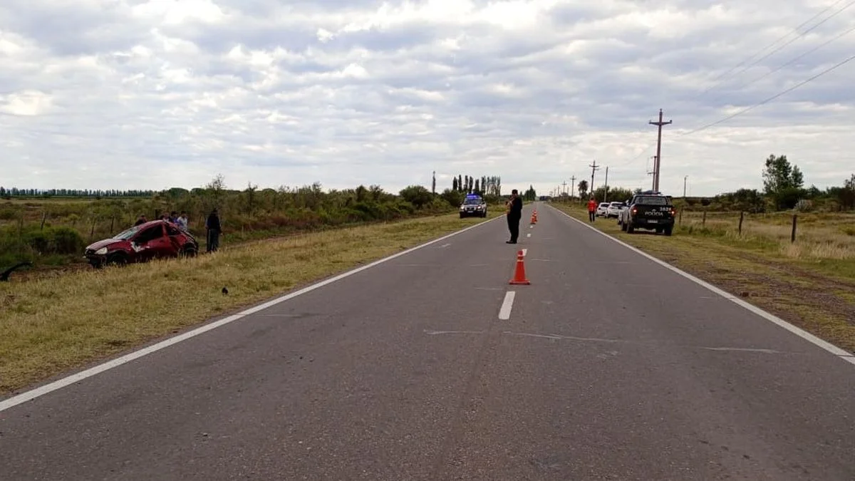 Un joven murió y otras tres personas sufrieron lesiones tras el vuelco de un auto en San Rafael
