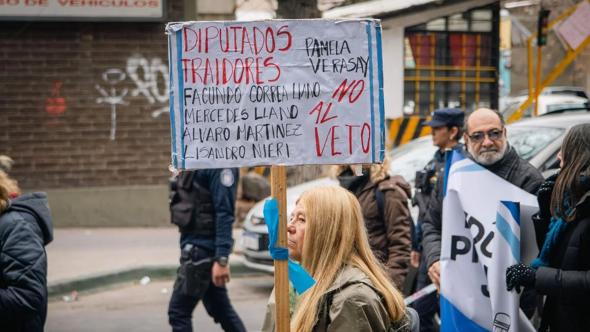 Semana decisiva en el Congreso: jubilados de Mendoza apuntaron a los diputados de Cornejo