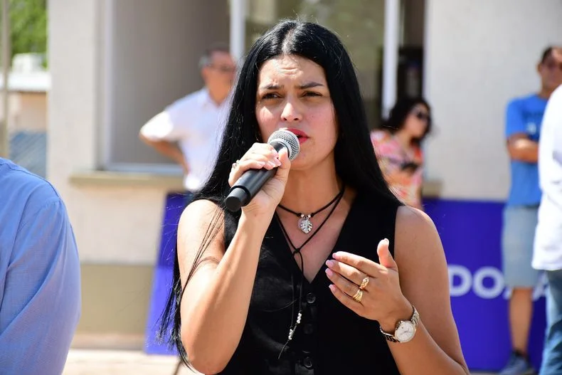 Flor Destéfanis, intendenta de Santa Rosa, plebiscita su gestión con boleta única. 