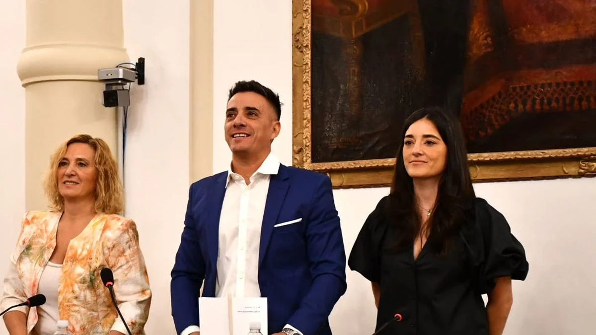 El intendente Marcos Calvente junto a Ver&oacute;nica Cancela, presidenta del Concejo Deliberante de Guaymall&eacute;n.&nbsp;