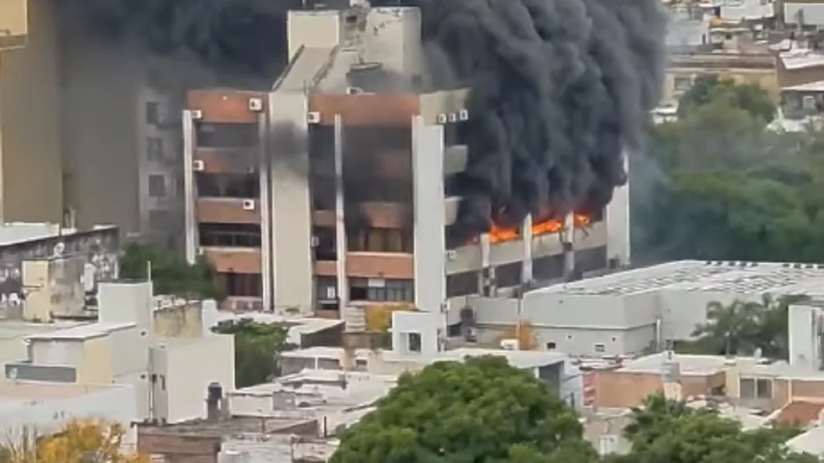 ¿Casualidad? Se prendió fuego el edificio de una obra social que tiene múltiples denuncias por estafas