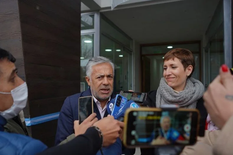 Cornejo y Jimena Latorre en Malarg&uuml;e, donde PCR abri&oacute; una oficina.&nbsp;