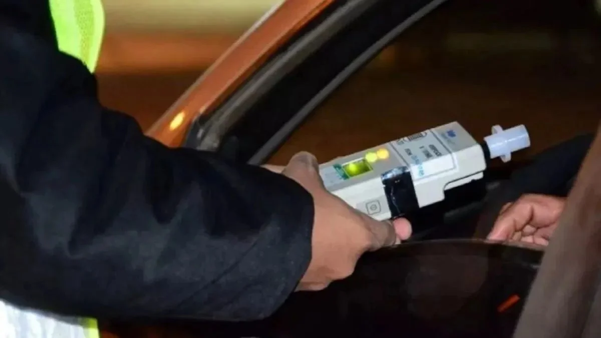 Detienen a un conductor ebrio por realizar maniobras peligrosas con su camioneta en el Acceso Sur