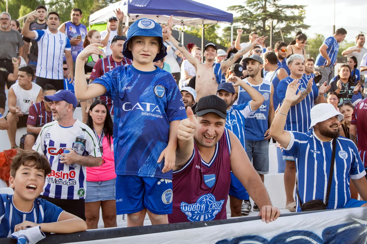 Hinchada Godoy Cruz - Tomba (7).jpg