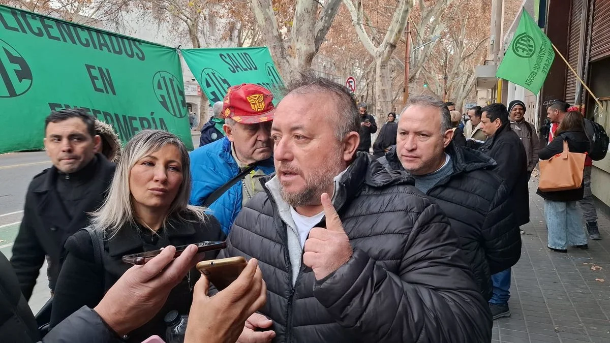 ATE acusó al Gobierno de precarizar la salud pública y rechazó "reforma laboral encubierta"