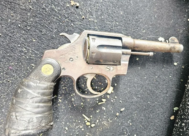 El arma secuestrada durante el operativo