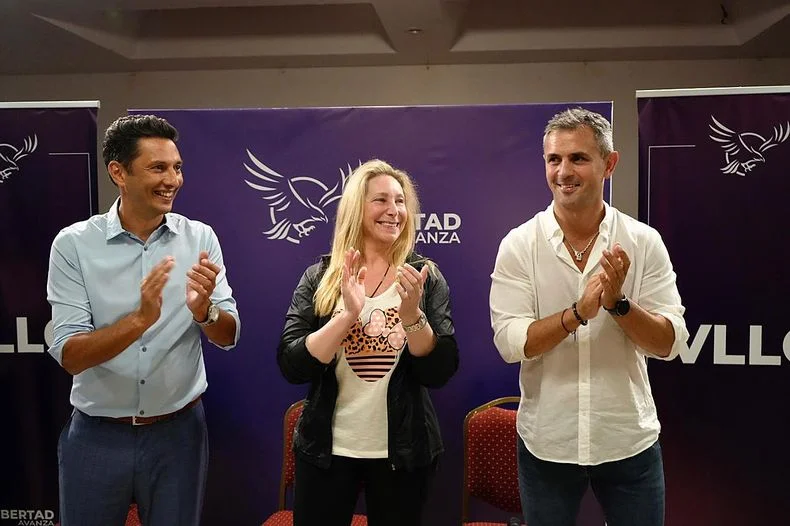 Karina Milei y Mart&iacute;n Menem son las m&aacute;ximas figuras de La Libertad Avanza.