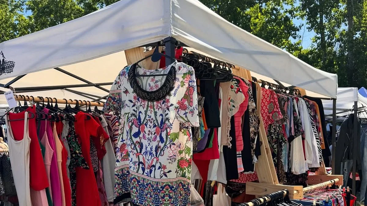 Crecen las ferias americanas en Mendoza ante la crisis y el alto valor de las prendas