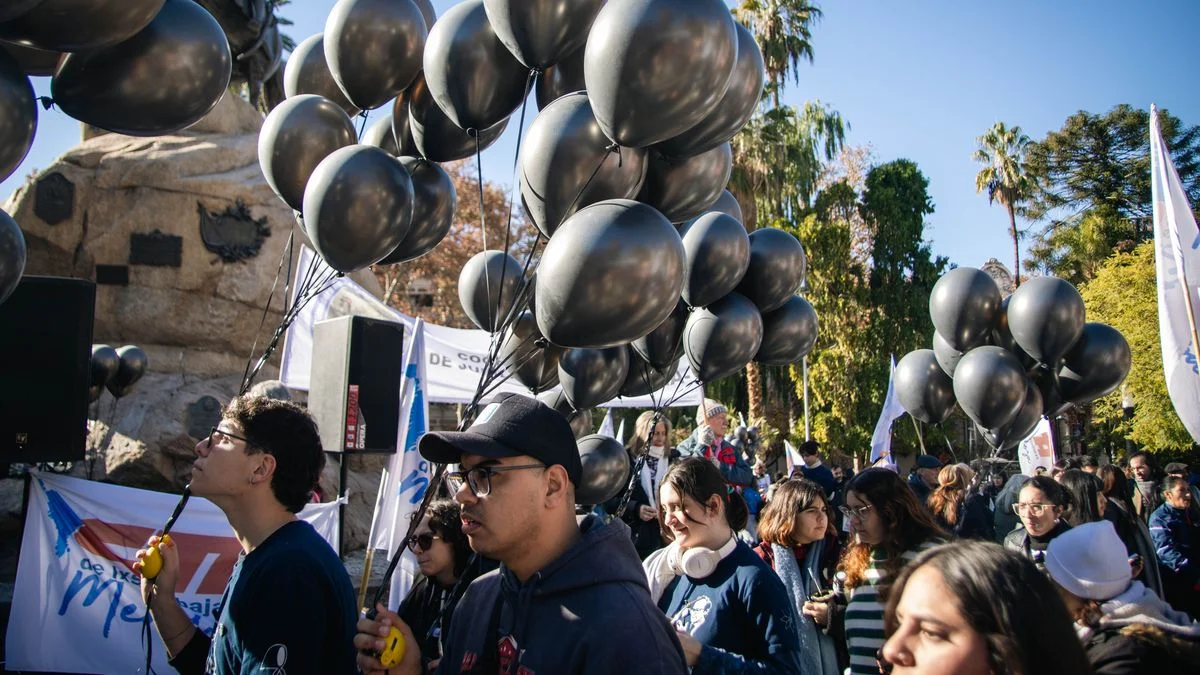 Miles de militantes en la plaza San Martín: "Tuvimos un 17 de octubre y recordaremos este 18 de junio"