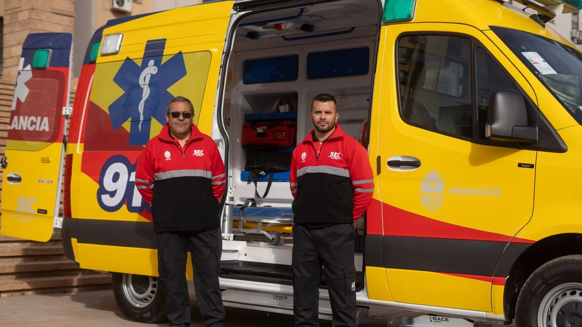 Mendoza suma 12 ambulancias de alta complejidad y moderniza el Servicio de Emergencias