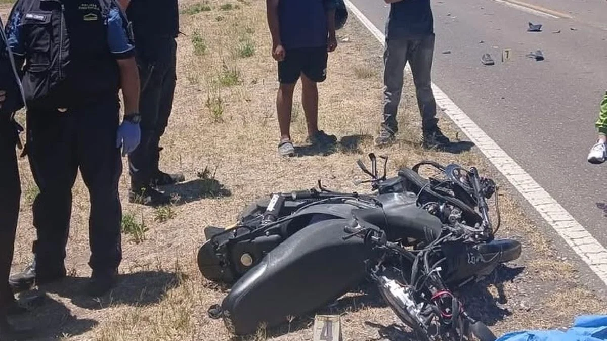 Un motociclista terminó muerto luego de chocar contra un camión en General Alvear