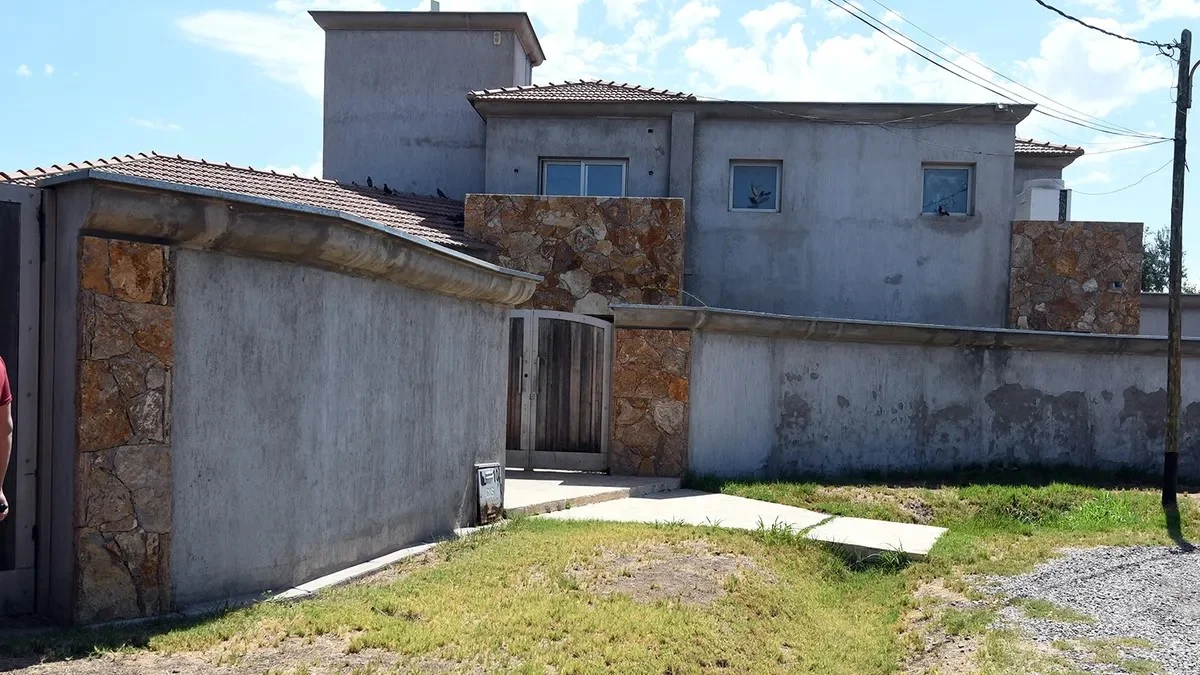 Subastan por $172 millones la mansión de Luis Lobos, exintendente condenado por corrupción