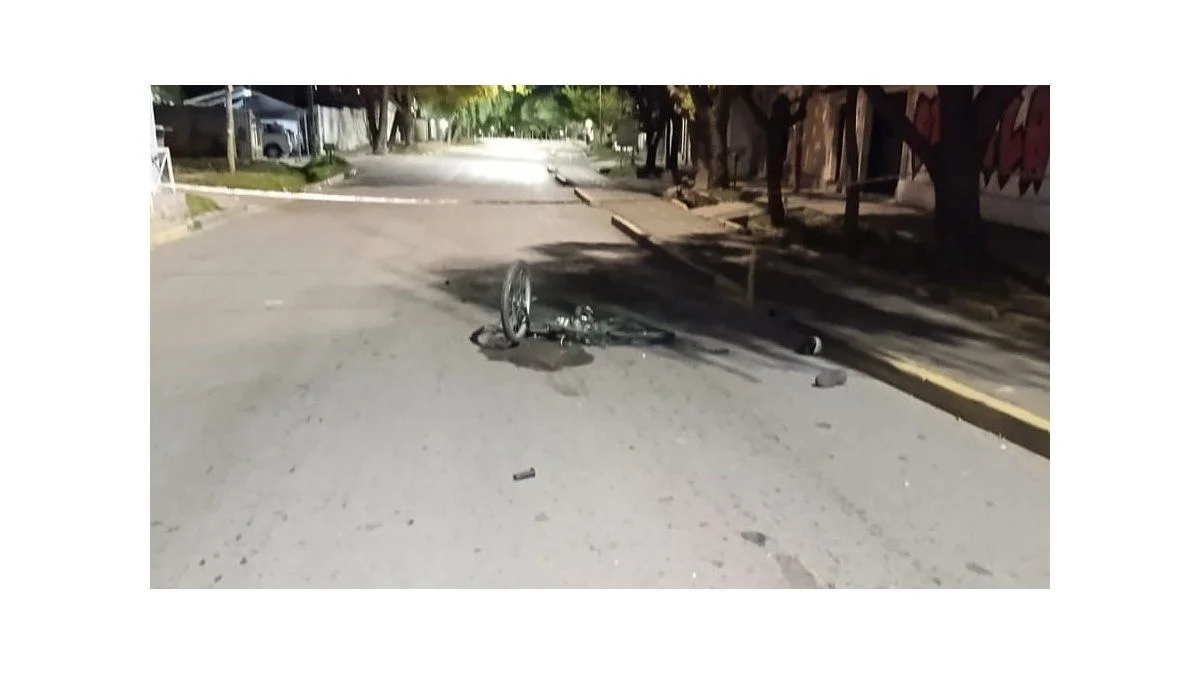 Las Heras: un joven que circulaba en bicimoto murió tras un choque con un auto que escapó del lugar