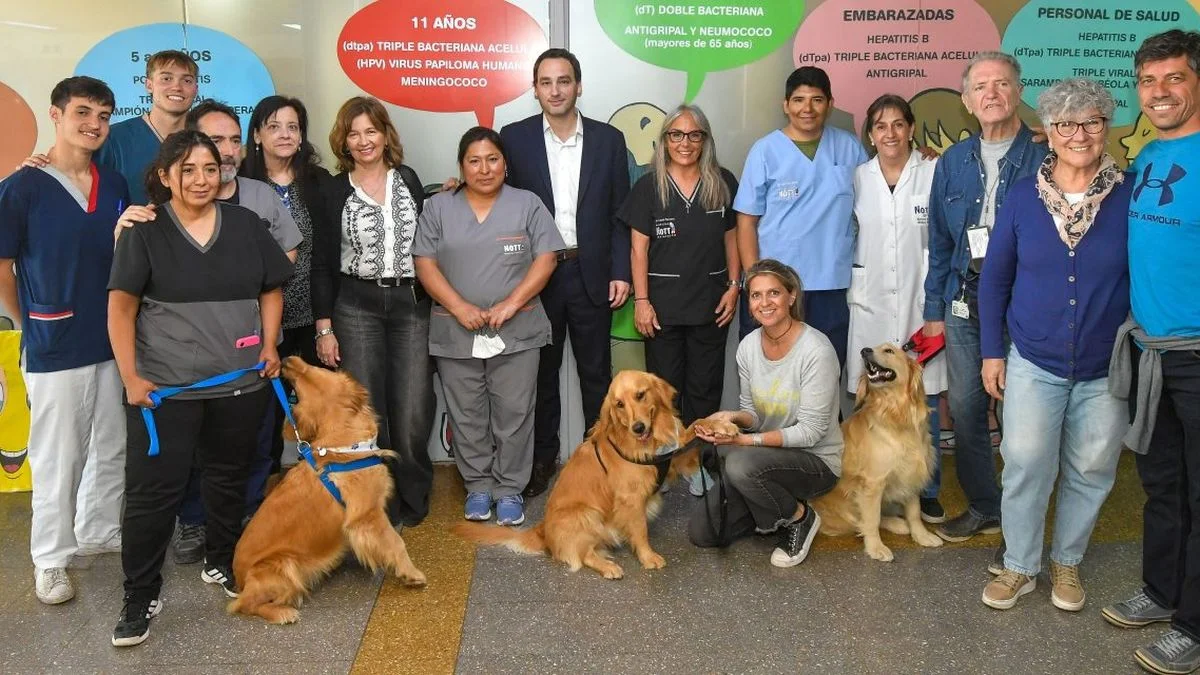 El Hospital Notti impulsa una campaña de vacunación asistida por perros