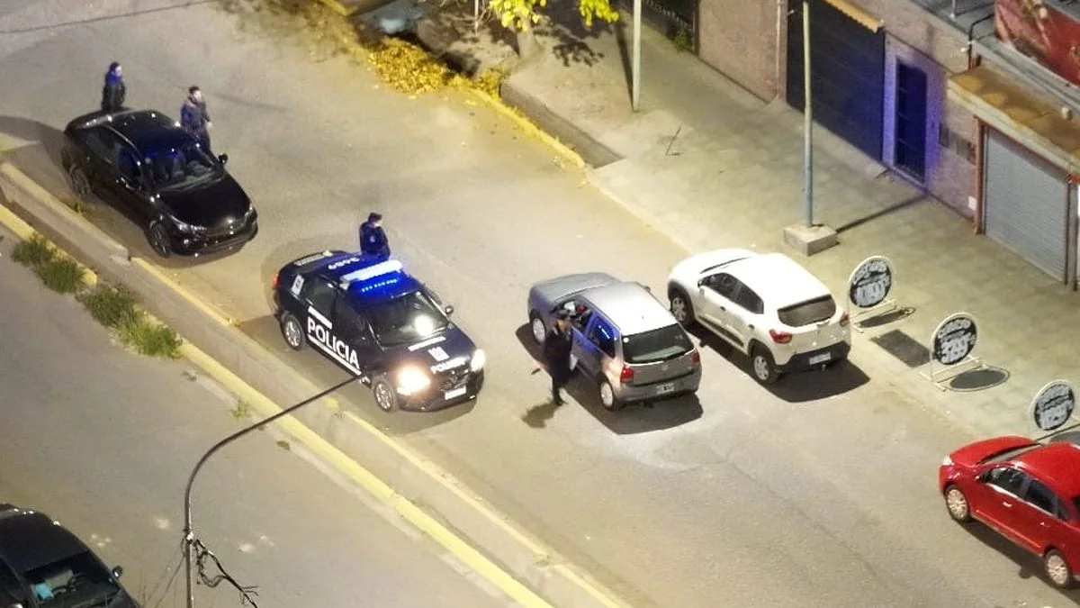 Importante operativo policial en el Procrear de Maipú con veinte aprehensiones